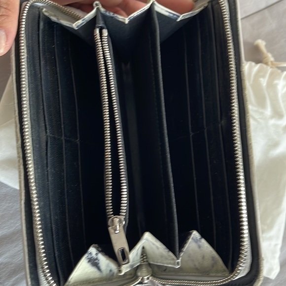 Authentic Balenciaga used but in good condition wallet - Picture 6 of 7